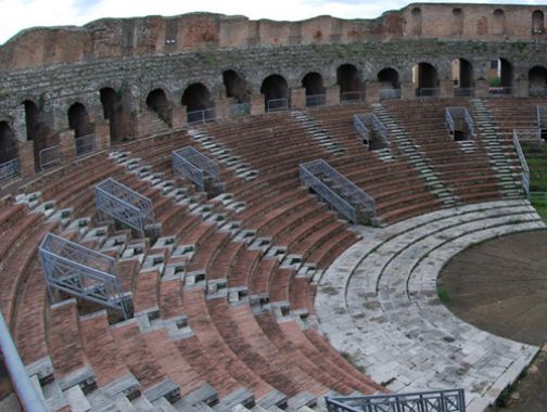 Stato di degrado del Teatro Romano, Solot: ‘Disponibili per pulizia e manutenzione’