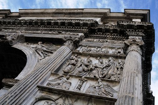 Illuminazione artistica dell’Arco di Traiano e di Santa Sofia, il 7 dicembre l’inaugurazione