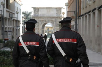 carabinieri_di_spalle2
